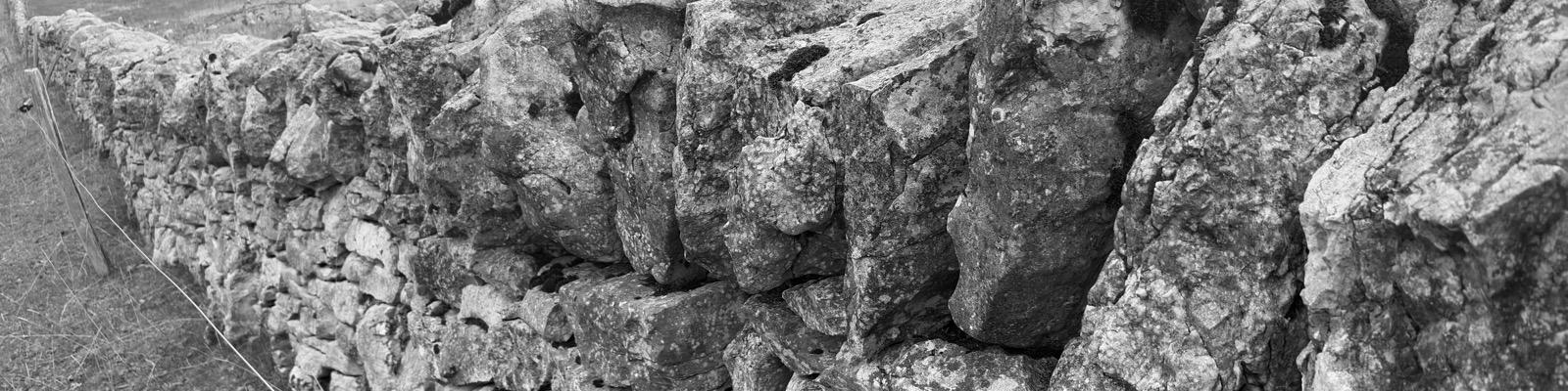 Trockensteinmauer bei Pré Richard auf dem Montoz