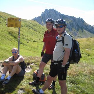 Loading...