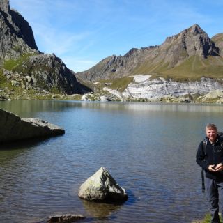 Loading...