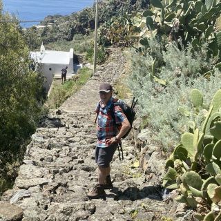 Loading...